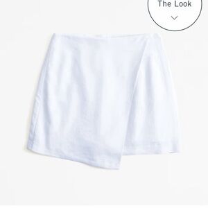 The A&F Scarlett Linen-Blend Wrap
Mini Skort
